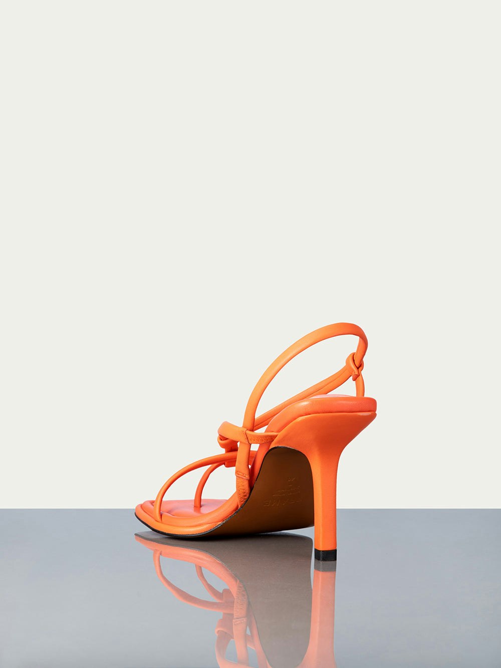 shoe back view alt:fit2